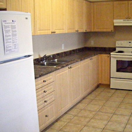 Hotel Laurier - Apartment Style Residence Ватерлоо Экстерьер фото